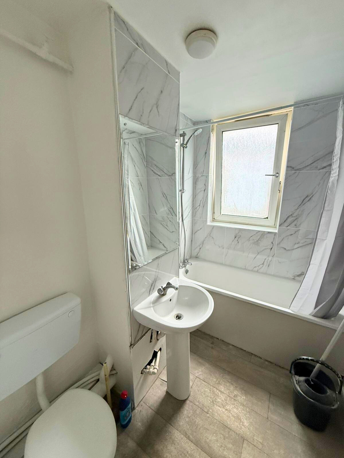 Single Room Available – E14 0AP